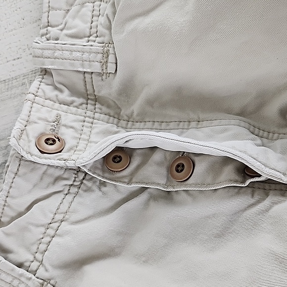 Hollister khaki flat front button fly Bermuda shorts Size 31 light distressing - Picture 5 of 9